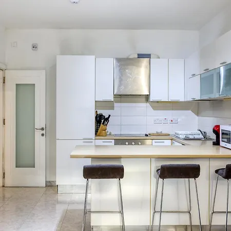 Spacious, In Paceville/st Julians By 360 Estates Daire *